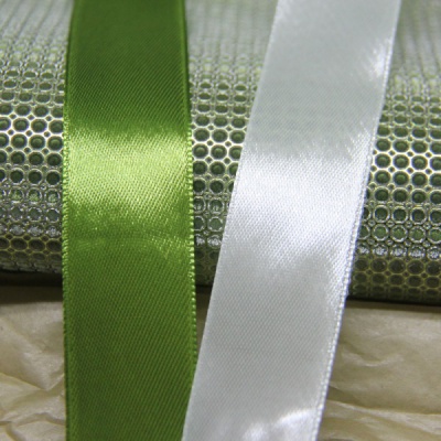 Лента атласная декоративная, 25мм х 22м, бело-зеленая