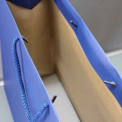 Пакеты бумажные 47х34х16см, цвет - синий, материал - плотный крафт, ламинация - без ламинации, ручки - шнур, фото 4 