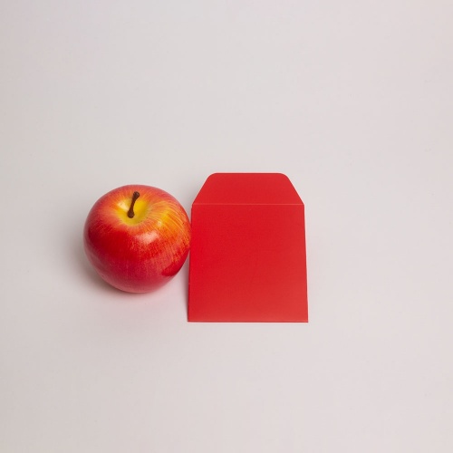 Конверты 9х10, цвет - красный, материал - мелованная бумага, ламинация - матовая, фото 1 (вид спереди)