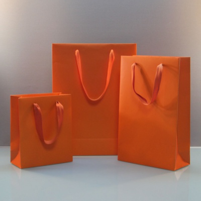 Пакеты бумажные 23х36х10см, цвет - оранжевый, материал - мелованная бумага, ламинация - матовая, ручки - лента хлопковая (киперная), фото 6 
