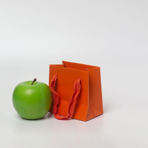 Пакеты бумажные 10х10х6см, цвет - оранжевый, материал - мелованная бумага, ламинация - матовая, ручки - лента хлопковая (киперная), фото 3 