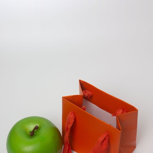 Пакеты бумажные 10х10х6см, цвет - оранжевый, материал - мелованная бумага, ламинация - матовая, ручки - лента хлопковая (киперная), фото 4 