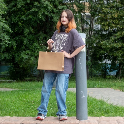 Пакеты бумажные 35х25х10см, цвет - бронзовый, материал - мелованная бумага, ламинация - матовая, ручки - шнур, фото 5