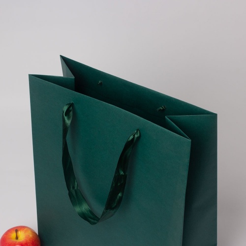 Пакеты бумажные 33х40х16см, цвет - зеленый, материал - дизайнерская бумага, ламинация - без ламинации, ручки - лента атласная, фото 4 