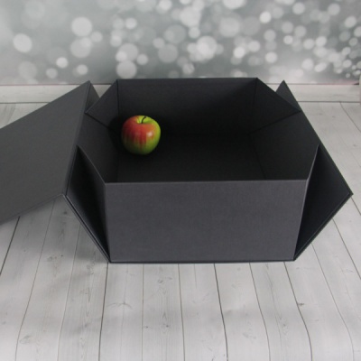 Коробка самосборная на магнитах 39х13х28, мокрый асфальт, дизайнерская бумага