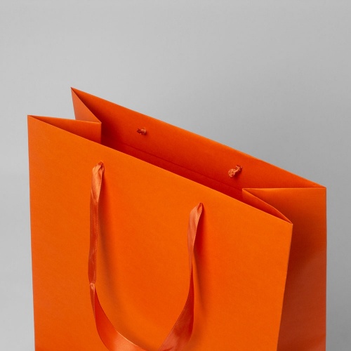 Пакеты бумажные 33х40х16см, цвет - оранжевый, материал - дизайнерская бумага, ламинация - без ламинации, ручки - лента атласная, фото 4 