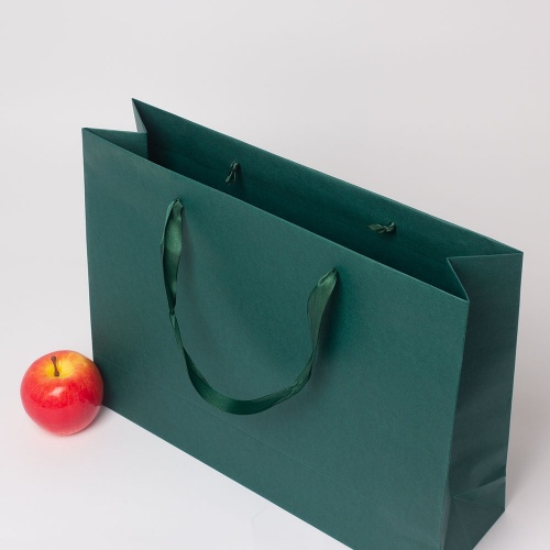 Пакеты бумажные 41х31х12см, цвет - зеленый, материал - дизайнерская бумага, ламинация - без ламинации, ручки - лента атласная, фото 4 