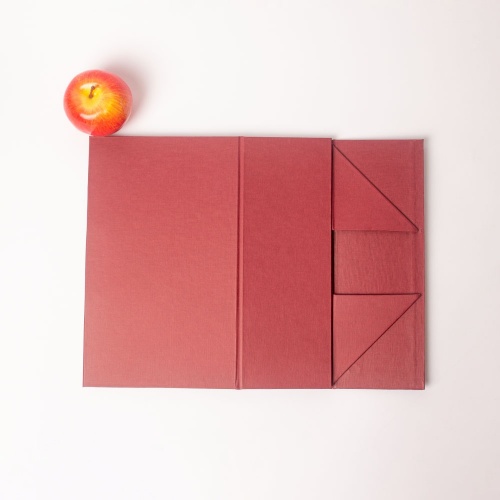Коробка самосборная на магнитах 30х10х18, бордо, дизайнерская бумага
