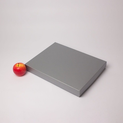 Картонные коробки 40х5х30см, цвет - серебро, материал - картон, ламинация - матовая, фото 1 (вид спереди)