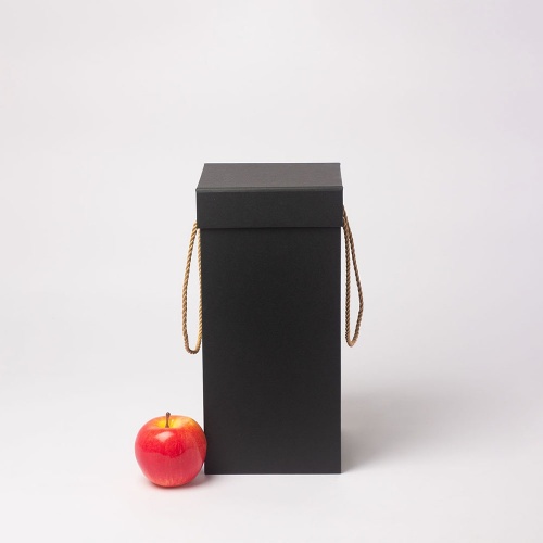 Кашированные коробки 15х33х15см, цвет - черный, материал - дизайнерская бумага, ламинация - без ламинации, ручки - витой шнур, фото 1 (вид спереди)