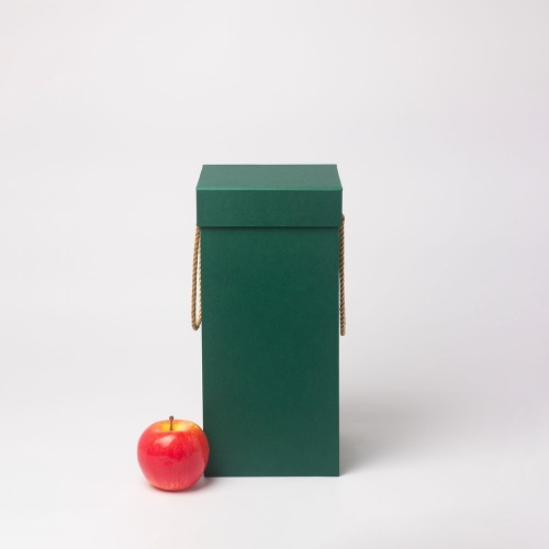 Кашированные коробки 15х33х15см, цвет - зеленый, материал - дизайнерская бумага, ламинация - без ламинации, ручки - витой шнур, фото 1 (вид спереди)