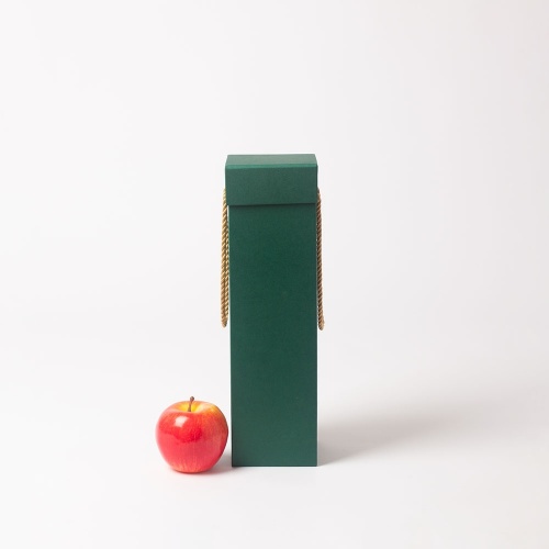 Кашированные коробки 9х33х9см, цвет - зеленый, материал - дизайнерская бумага, ламинация - без ламинации, ручки - витой шнур, фото 1 (вид спереди)