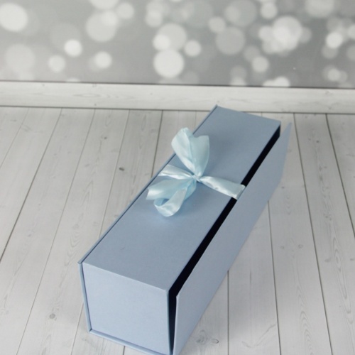 Коробка с откидной крышкой 9х33х9, голубой, дизайнерская бумага, лента атласная