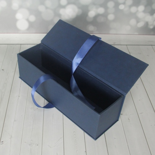 Кашированные коробки 9х33х9см, цвет - тёмно-синий, материал - дизайнерская бумага, ламинация - без ламинации, ручки - лента атласная, фото 3 