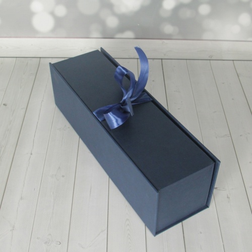 Кашированные коробки 9х33х9см, цвет - тёмно-синий, материал - дизайнерская бумага, ламинация - без ламинации, ручки - лента атласная, фото 4 