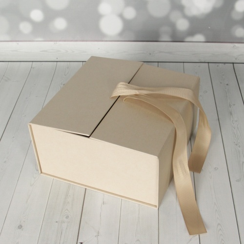Кашированные коробки 18х9х18см, цвет - бежевый, материал - дизайнерская бумага, ламинация - без ламинации, ручки - лента репсовая, фото 3 