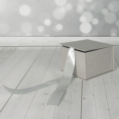 Кашированные коробки 10х7х10см, цвет - серый, материал - дизайнерская бумага, ламинация - без ламинации, ручки - лента атласная, фото 2 