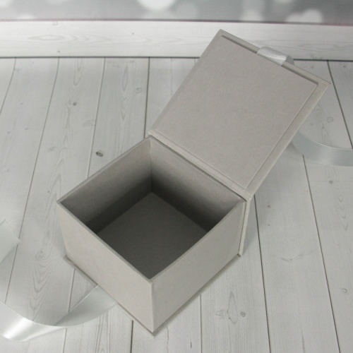 Кашированные коробки 10х7х10см, цвет - серый, материал - дизайнерская бумага, ламинация - без ламинации, ручки - лента атласная, фото 3 