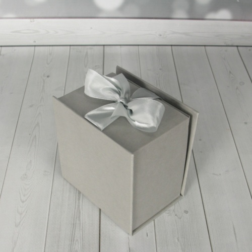 Кашированные коробки 10х7х10см, цвет - серый, материал - дизайнерская бумага, ламинация - без ламинации, ручки - лента атласная, фото 4 