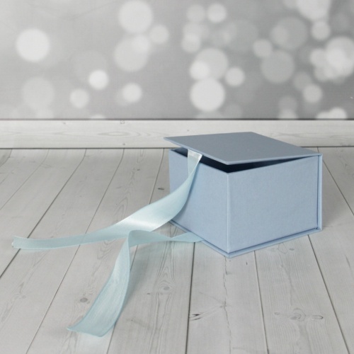 Кашированные коробки 10х7х10см, цвет - голубой, материал - дизайнерская бумага, ламинация - без ламинации, ручки - лента атласная, фото 2 