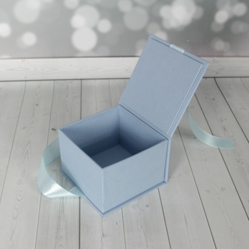 Кашированные коробки 10х7х10см, цвет - голубой, материал - дизайнерская бумага, ламинация - без ламинации, ручки - лента атласная, фото 3 