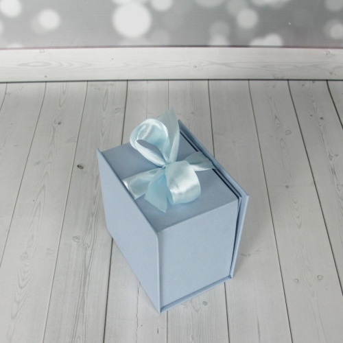 Кашированные коробки 10х7х10см, цвет - голубой, материал - дизайнерская бумага, ламинация - без ламинации, ручки - лента атласная, фото 4 