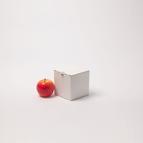Коробка самосборная с откидной крышкой и замочком 11х11х11, Т23Е бел/бел, без печати, белый