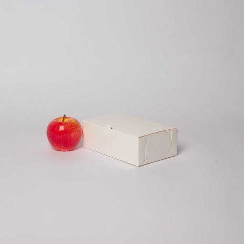 Картонные коробки 18х6х15см, цвет - белый, материал - картон, ламинация - без ламинации, ручки - прорубные, фото 1 (вид спереди)