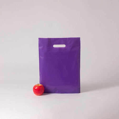 Полиэтиленовые пакеты 30х40х3см, цвет - фиолетовый, материал - полиэтилен, ламинация - без ламинации, ручки - прорубные, фото 1 (вид спереди)
