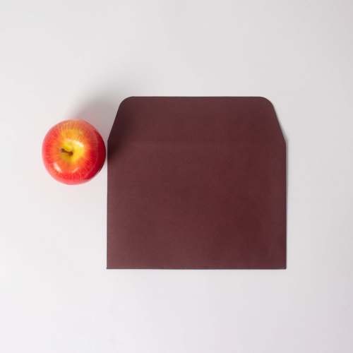 Конверты 23х16, цвет - бордо, материал - дизайнерская бумага, ламинация - матовая, фото 1 (вид спереди)