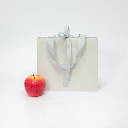 Пакет бумажный 23x20x10, бежевый матовый, с вклееной ручкой