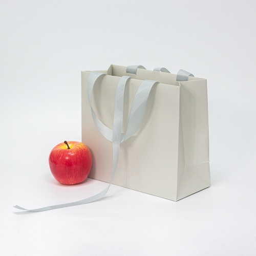 Пакеты бумажные 23х20х10см, цвет - бежевый, материал - мелованная бумага, ламинация - матовая, ручки - лента репсовая, фото 4