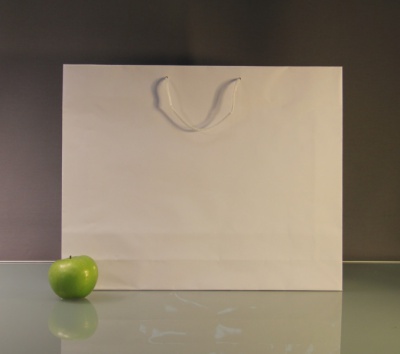 Пакеты бумажные 50х40х10см, цвет - белый, материал - мелованная бумага, ламинация - глянец, ручки - шнур, фото 1 (вид спереди)