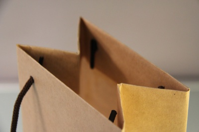 Пакеты бумажные 11х34х9см, цвет - коричневый, материал - плотный крафт, ламинация - без ламинации, ручки - шнур, фото 3 