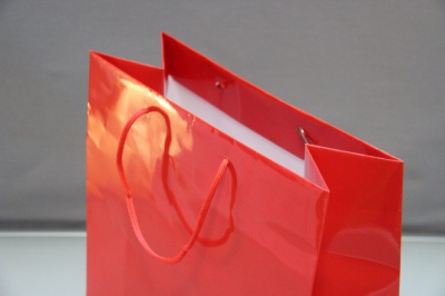 Пакеты бумажные 33х40х16см, цвет - красный, материал - мелованная бумага, ламинация - глянец, ручки - шнур, фото 3 