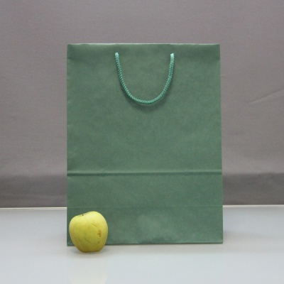 Пакеты бумажные 33х42х15см, цвет - зеленый, материал - тонкий крафт, ламинация - без ламинации, ручки - шнур, фото 1 (вид спереди)