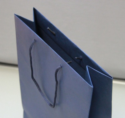 Пакеты бумажные 25х36х10см, цвет - синий, материал - дизайнерская бумага, ламинация - без ламинации, ручки - шнур, фото 3 