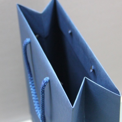 Пакеты бумажные 23х36х10см, цвет - синий, материал - дизайнерская бумага, ламинация - без ламинации, ручки - шнур, фото 4 